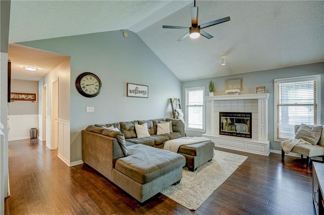 501 SW Whitestone Drive, Grain Valley, MO 64029