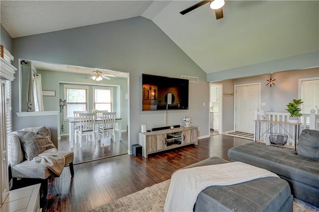 501 SW Whitestone Drive, Grain Valley, MO 64029