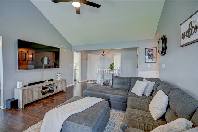 501 SW Whitestone Drive, Grain Valley, MO 64029
