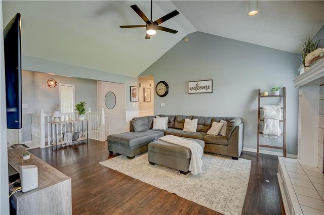 501 SW Whitestone Drive, Grain Valley, MO 64029