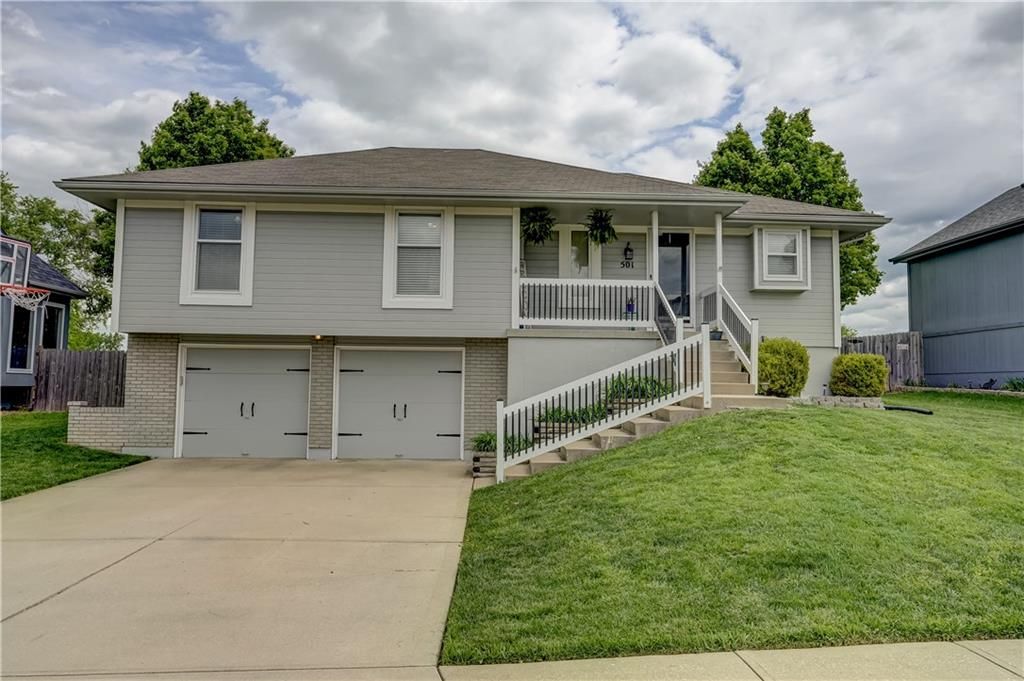 501 SW Whitestone Drive, Grain Valley, MO 64029