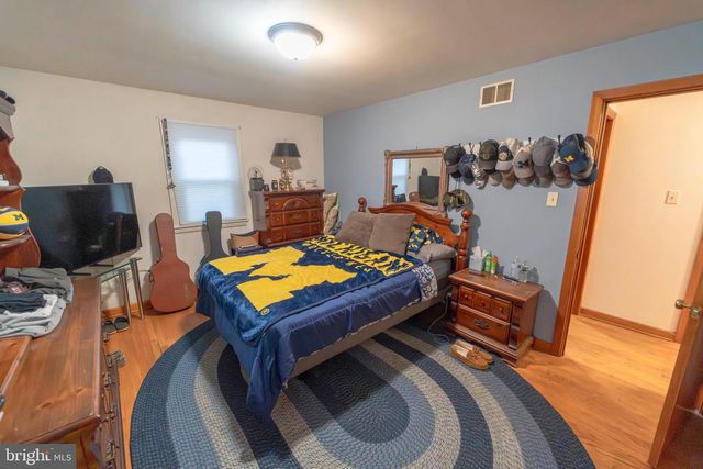 6150 CHAMBERS HILL RD, Harrisburg, PA 17111