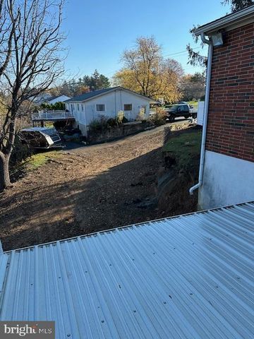 6150 CHAMBERS HILL RD, Harrisburg, PA 17111