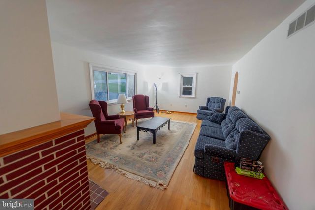 6150 CHAMBERS HILL RD, Harrisburg, PA 17111