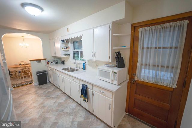 6150 CHAMBERS HILL RD, Harrisburg, PA 17111