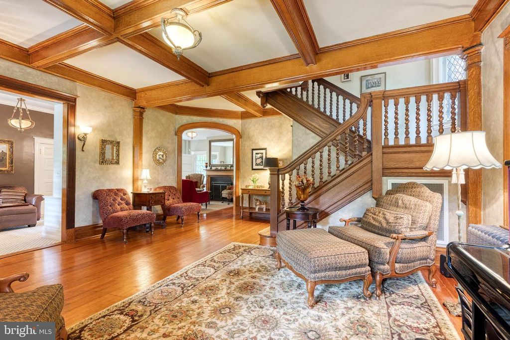 Image 13 of property listing at 501 WOODLAWN RD, Baltimore, MD 21210