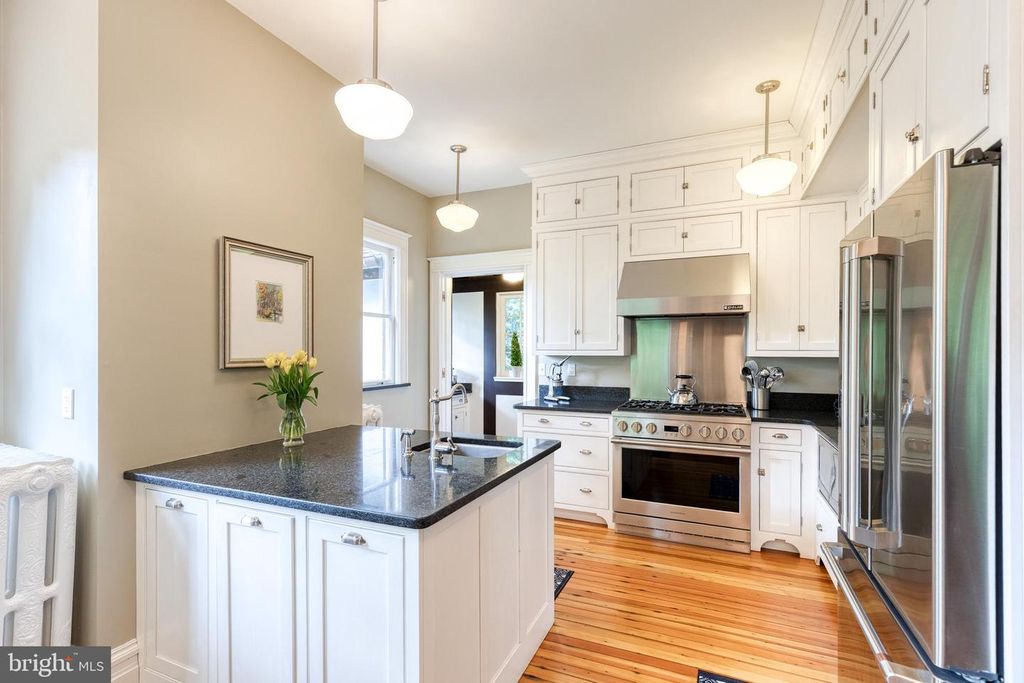 Image 23 of property listing at 501 WOODLAWN RD, Baltimore, MD 21210