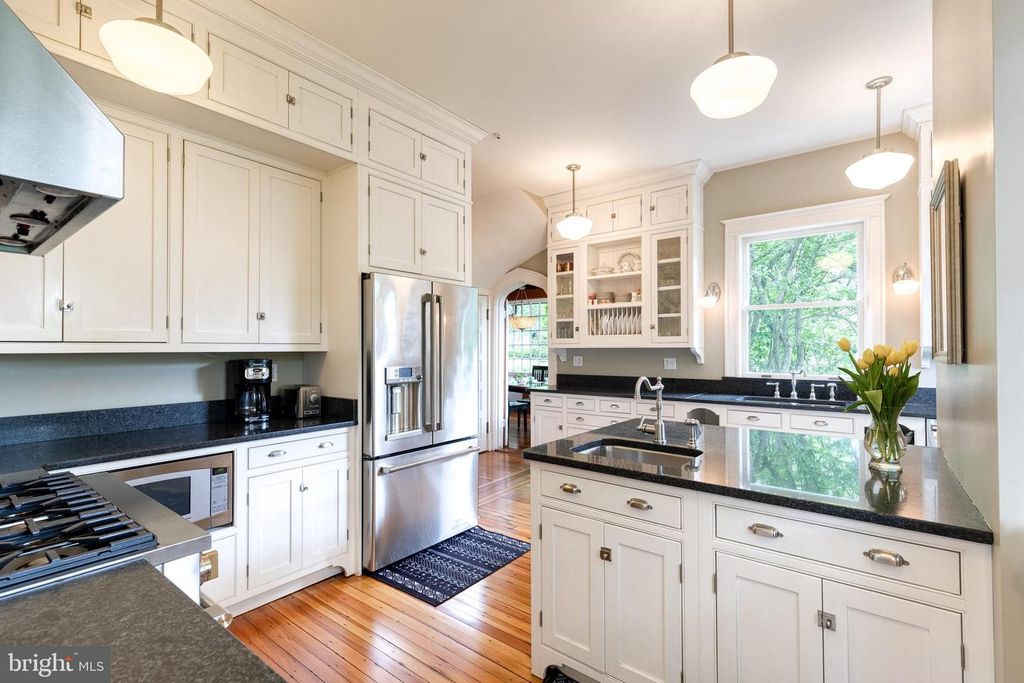 Image 26 of property listing at 501 WOODLAWN RD, Baltimore, MD 21210