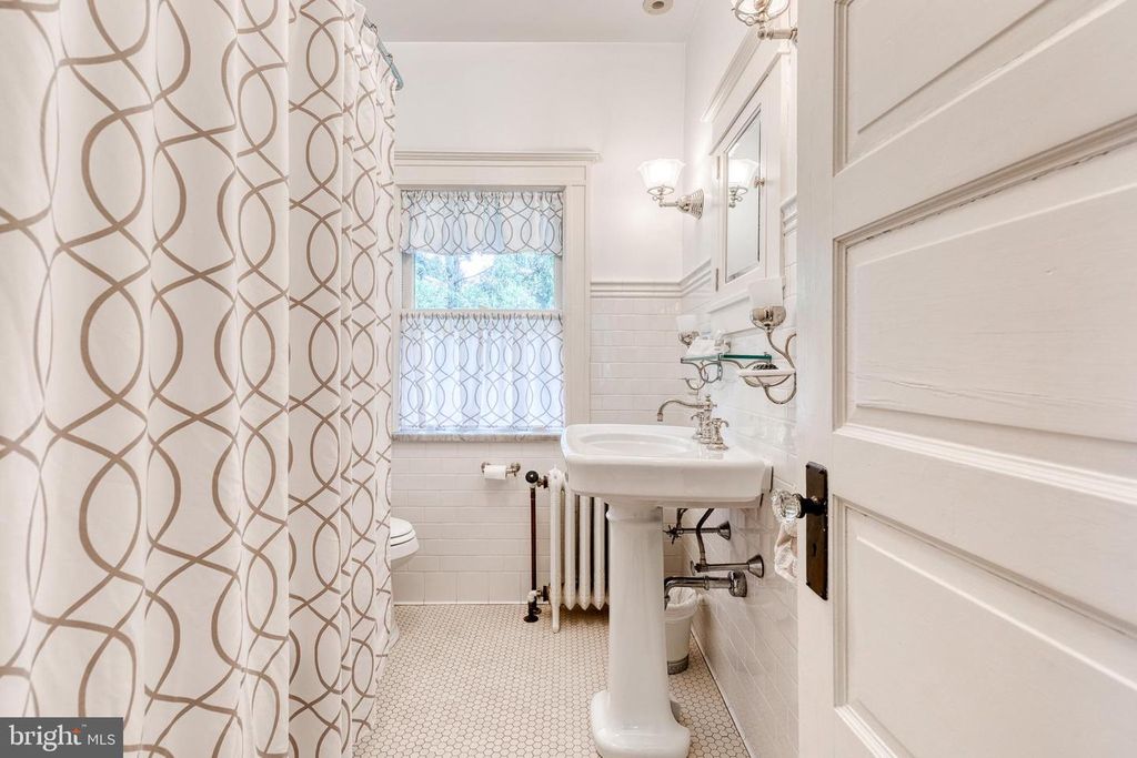 Image 42 of property listing at 501 WOODLAWN RD, Baltimore, MD 21210