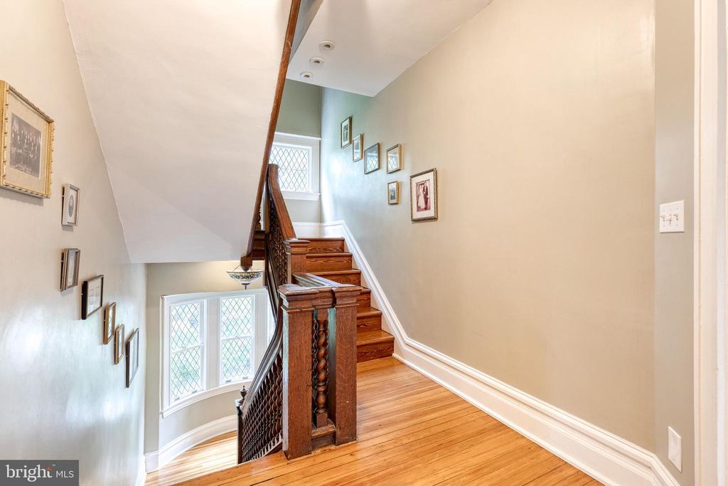 Image 45 of property listing at 501 WOODLAWN RD, Baltimore, MD 21210
