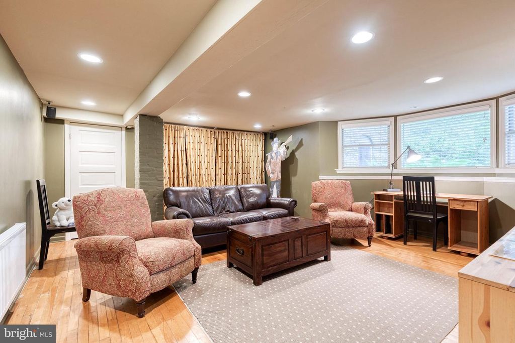 Image 53 of property listing at 501 WOODLAWN RD, Baltimore, MD 21210