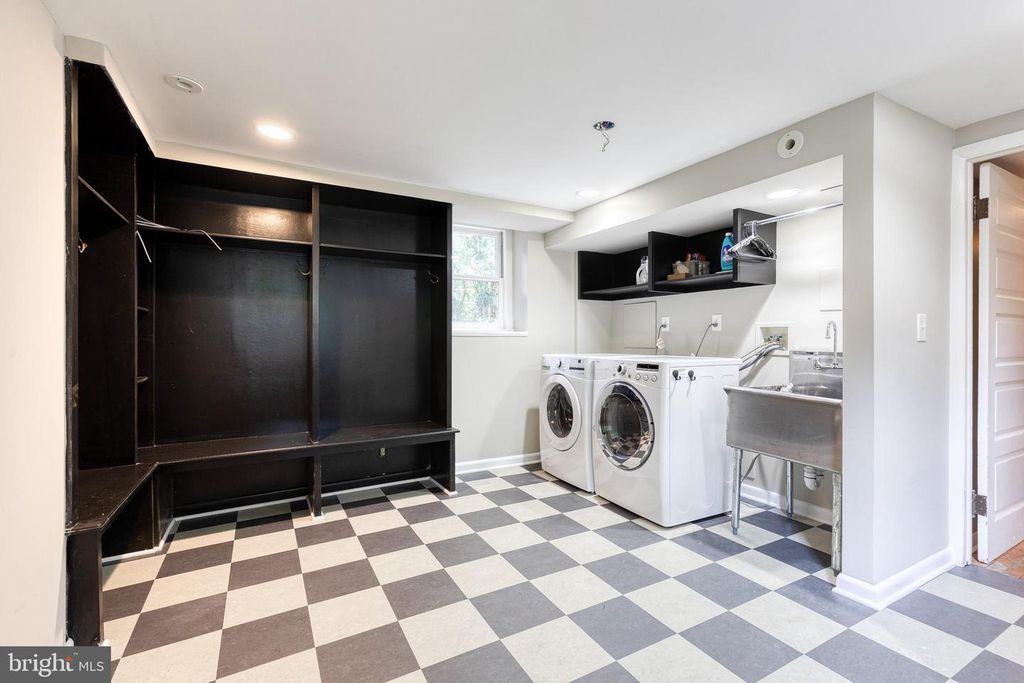 Image 55 of property listing at 501 WOODLAWN RD, Baltimore, MD 21210