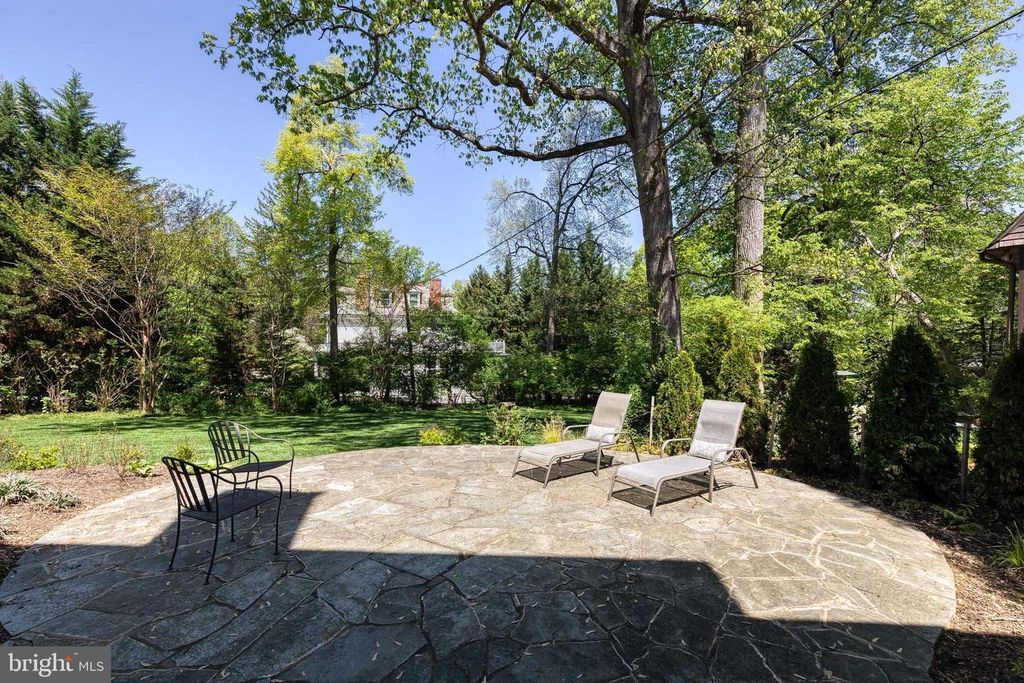 Image 59 of property listing at 501 WOODLAWN RD, Baltimore, MD 21210