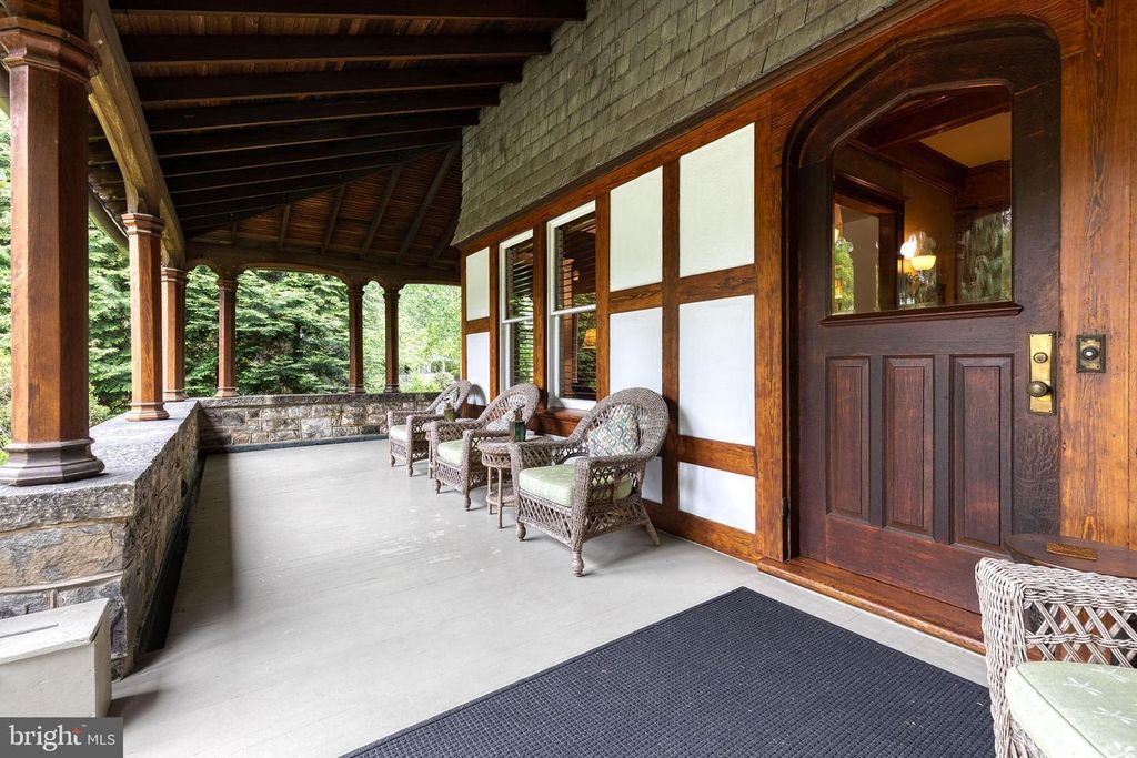 Image 7 of property listing at 501 WOODLAWN RD, Baltimore, MD 21210