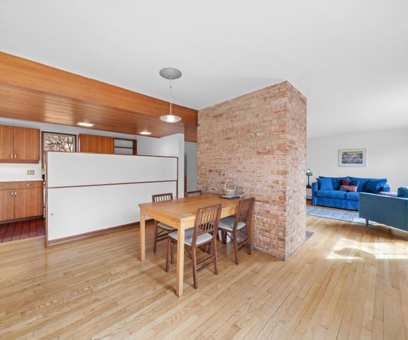 374 Hilldale Drive, Ann Arbor, MI 48105