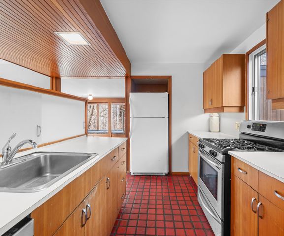 374 Hilldale Drive, Ann Arbor, MI 48105