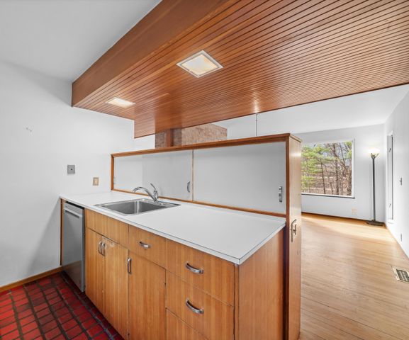 374 Hilldale Drive, Ann Arbor, MI 48105