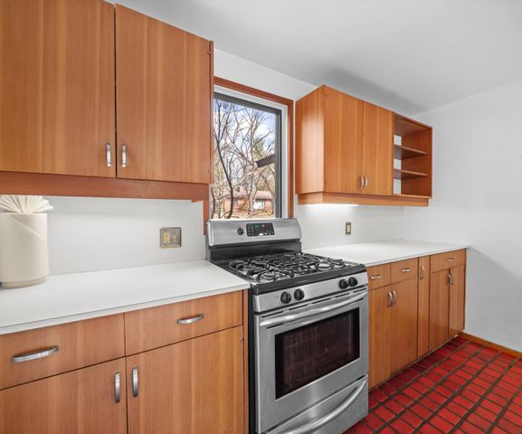 374 Hilldale Drive, Ann Arbor, MI 48105