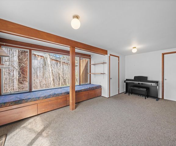 374 Hilldale Drive, Ann Arbor, MI 48105