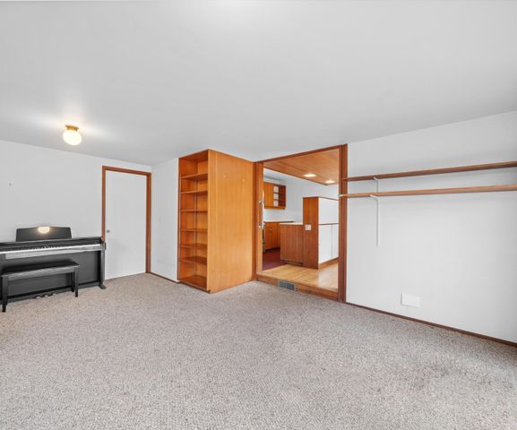 374 Hilldale Drive, Ann Arbor, MI 48105