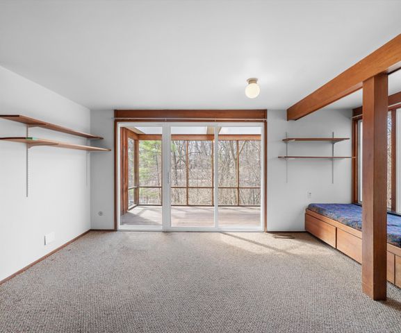 374 Hilldale Drive, Ann Arbor, MI 48105