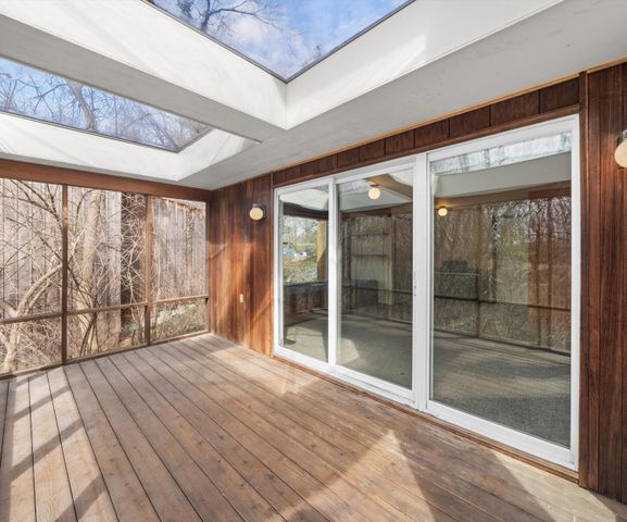 374 Hilldale Drive, Ann Arbor, MI 48105