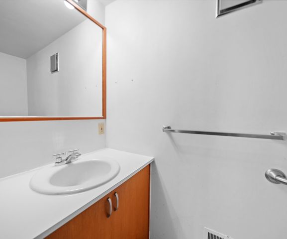 374 Hilldale Drive, Ann Arbor, MI 48105