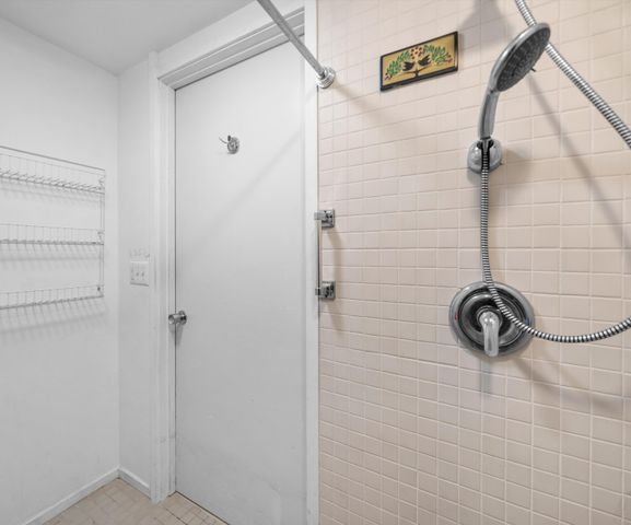 374 Hilldale Drive, Ann Arbor, MI 48105