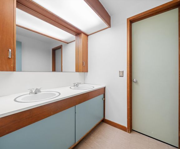 374 Hilldale Drive, Ann Arbor, MI 48105