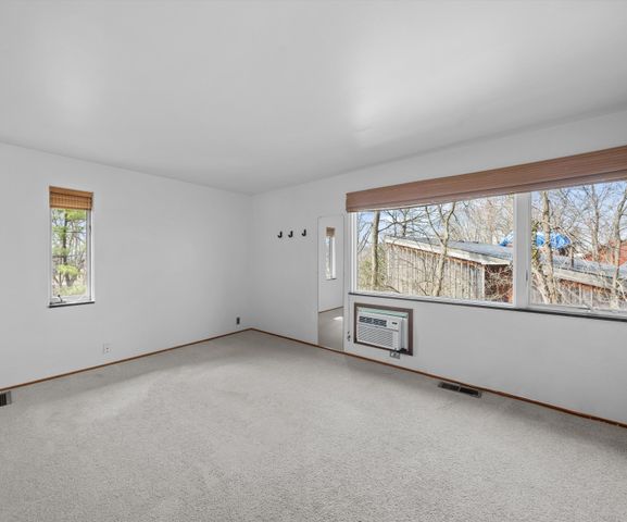 374 Hilldale Drive, Ann Arbor, MI 48105