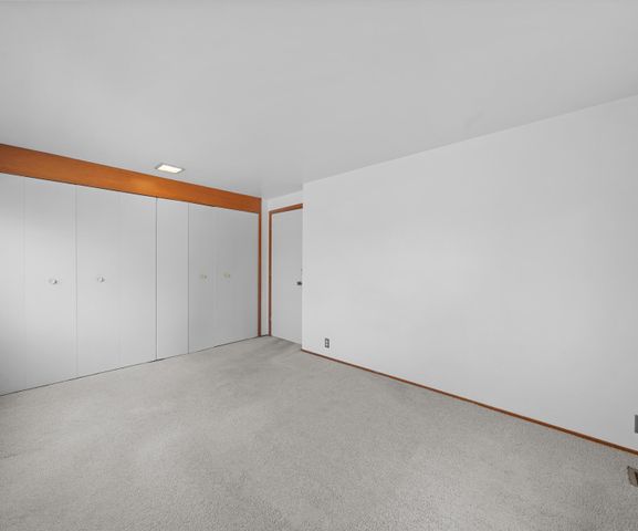 374 Hilldale Drive, Ann Arbor, MI 48105