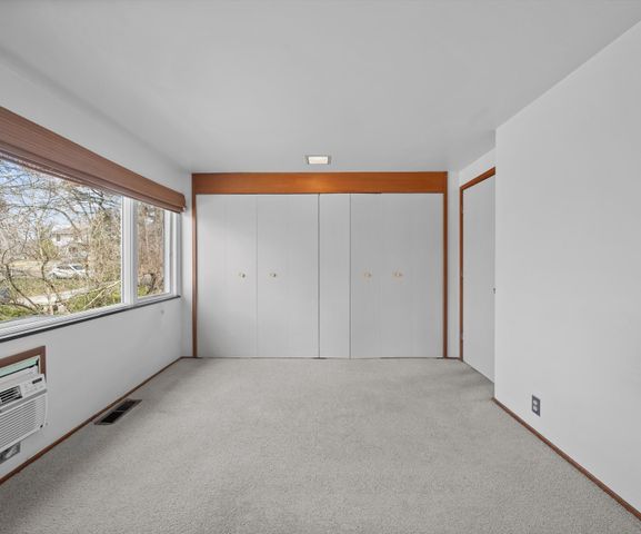 374 Hilldale Drive, Ann Arbor, MI 48105