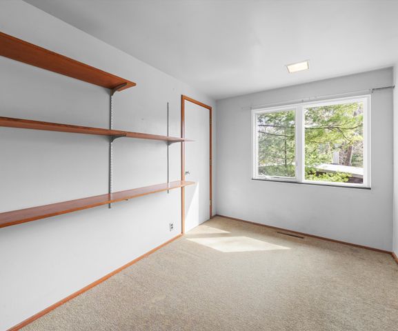 374 Hilldale Drive, Ann Arbor, MI 48105