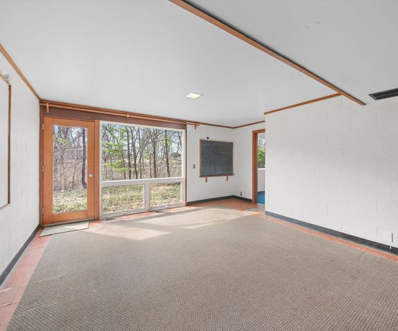 374 Hilldale Drive, Ann Arbor, MI 48105