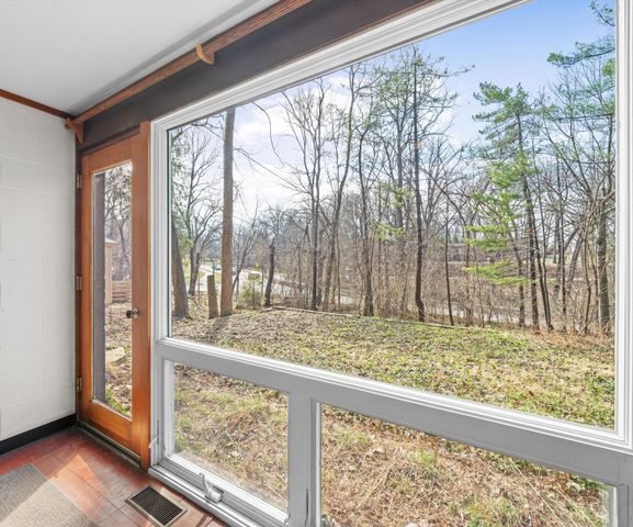 374 Hilldale Drive, Ann Arbor, MI 48105