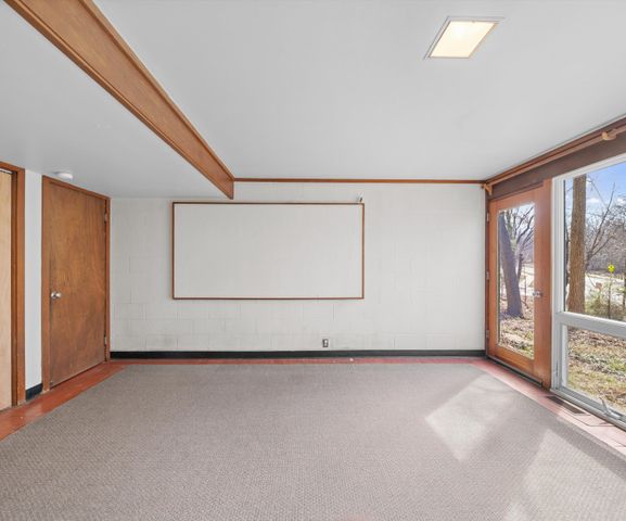 374 Hilldale Drive, Ann Arbor, MI 48105