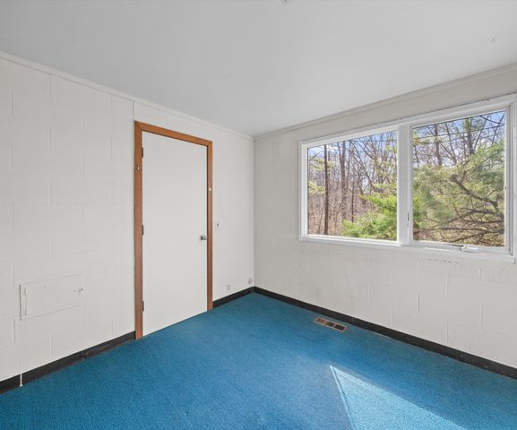 374 Hilldale Drive, Ann Arbor, MI 48105