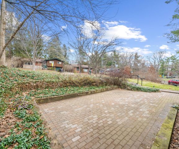 374 Hilldale Drive, Ann Arbor, MI 48105