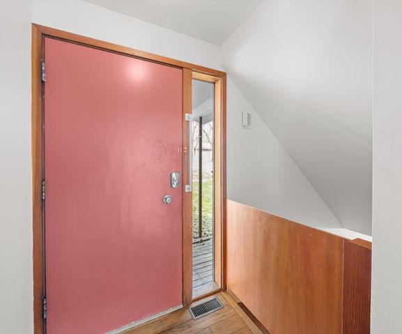 374 Hilldale Drive, Ann Arbor, MI 48105