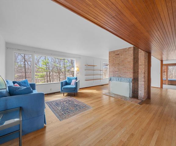 374 Hilldale Drive, Ann Arbor, MI 48105