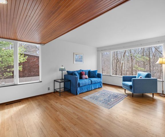 374 Hilldale Drive, Ann Arbor, MI 48105