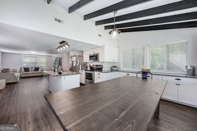 51 Cedar Circle, West Point, GA 31833