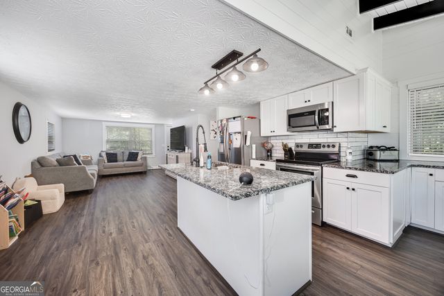 51 Cedar Circle, West Point, GA 31833