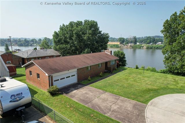 2 Reeves Drive, Nitro, WV 25143