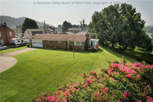 2 Reeves Drive, Nitro, WV 25143