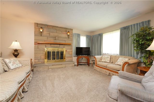 2 Reeves Drive, Nitro, WV 25143