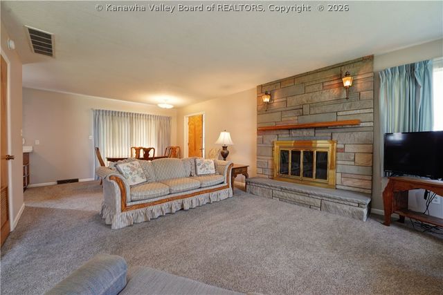 2 Reeves Drive, Nitro, WV 25143