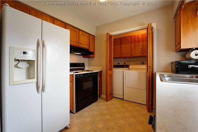 2 Reeves Drive, Nitro, WV 25143