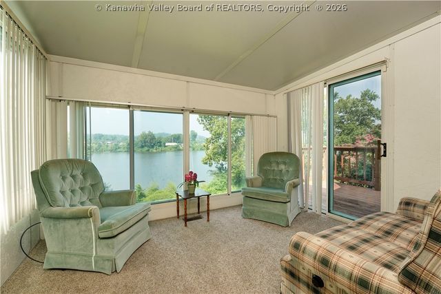 2 Reeves Drive, Nitro, WV 25143