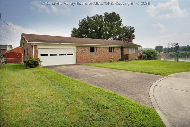 2 Reeves Drive, Nitro, WV 25143
